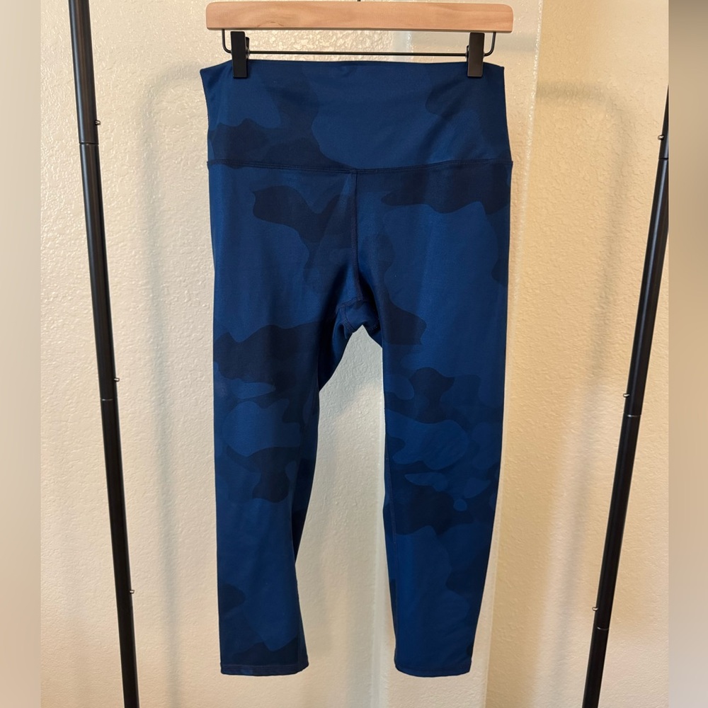 ALO Yoga Airbrush Camo Active Athletic Leggings - L